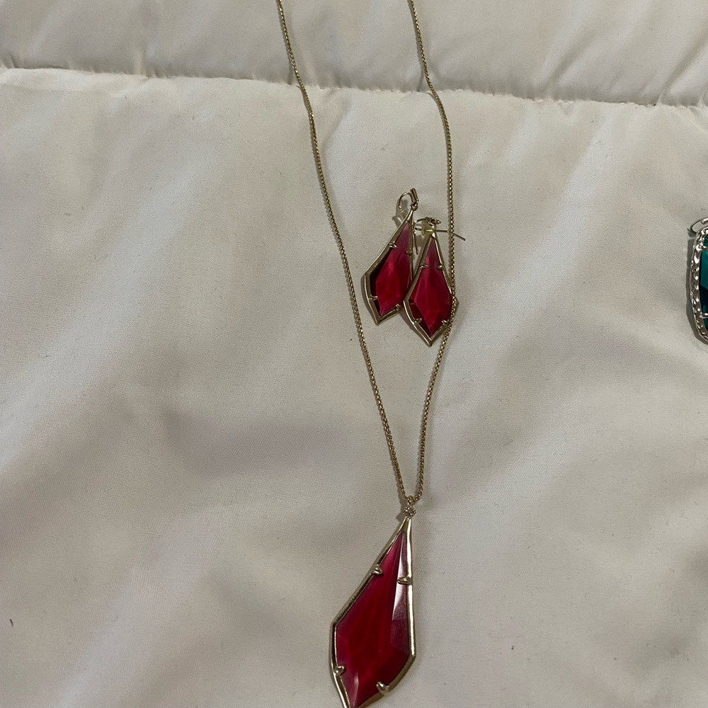 Kendra Scott necklace and earrings set